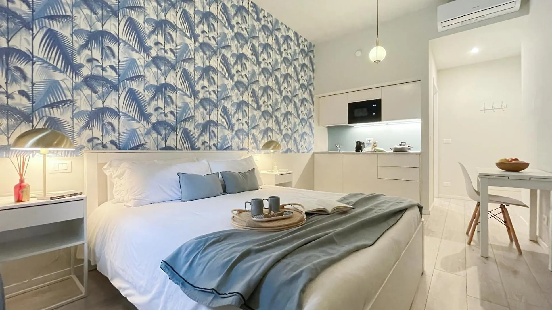 Blue Palm Jungle Studio Self Checkin Design Milan